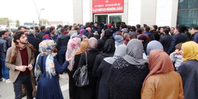 Şanlıurfa'da, çipli kimlik kuyruğu