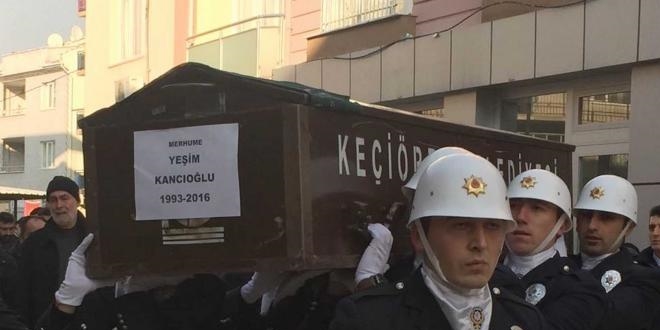 Kansere yenilen kadın polis gözyaşlarıyla toprağa verildi