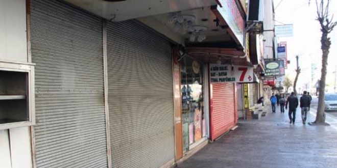 Adana'da kepenk kapatan esnafa para cezası
