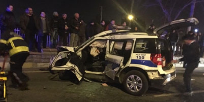 Polis otosu, akaryakıt tankeriyle çarpıştı: 2 polis şehit