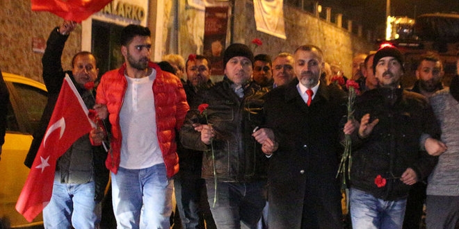 Taksiciler Reina saldırısında hayatını kaybedenleri andı