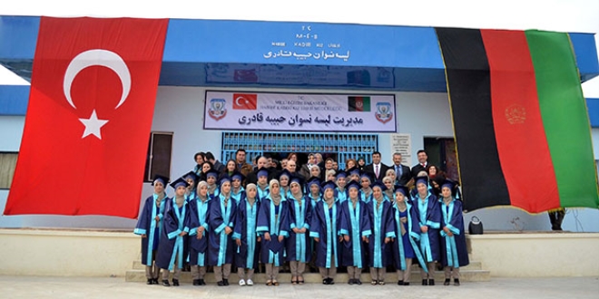 Afganistan'daki Türk okulu üçüncü mezunlarını verdi
