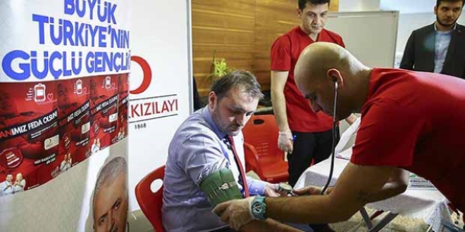 AK Parti Gençlik Kollarından kan bağışı