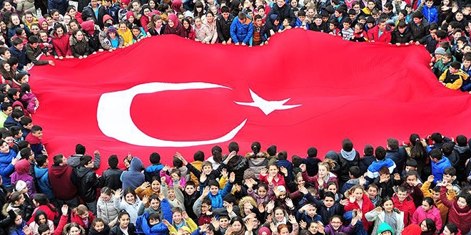 Öğrenciler askerlere kestane şekeri ve mektup gönderdi