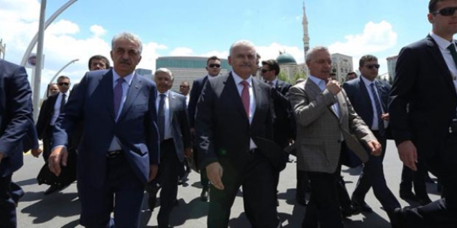 Yıldırım cuma namazını Başyazıcıoğlu Camisi'nde kıldı