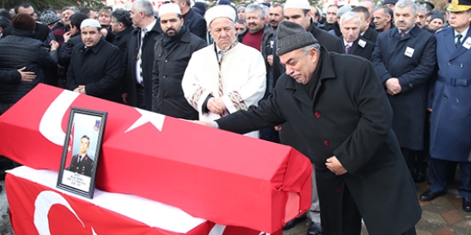 Kazada şehit düşen Uzman Jandarma Çavuş toprağa verildi