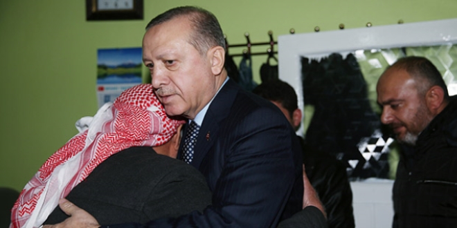 Erdoğan şehit ailesini ziyaret etti