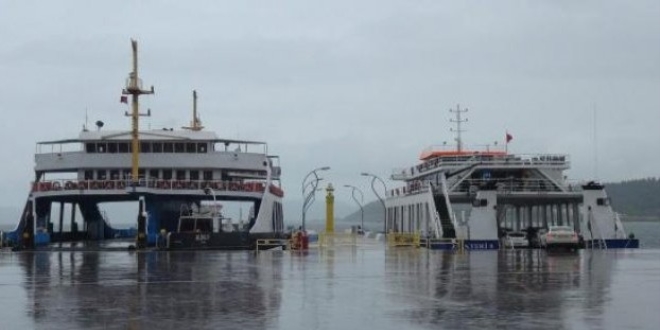 �anakkale'de feribot seferlerine kar ve f�rt�na engeli