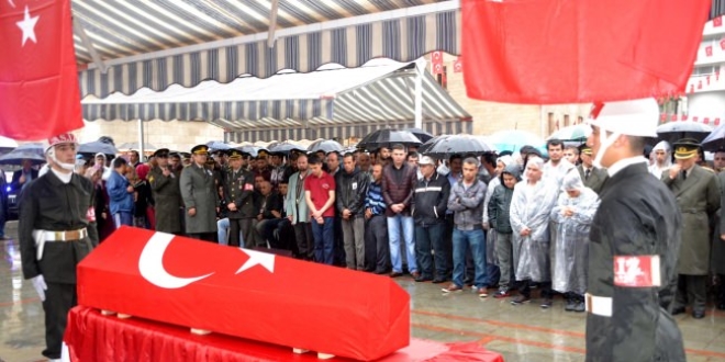 Şehit astsubay son yolcuğuna uğurlandı