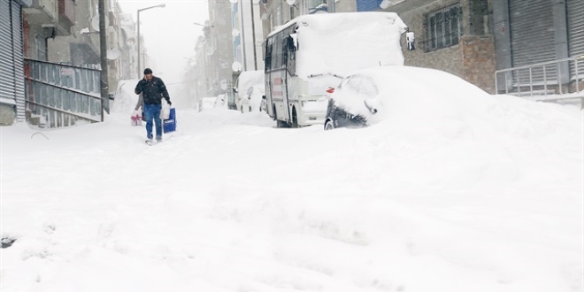 İstanbul'da kar kalınlığı 120 santime ulaştı