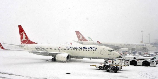 Kar yağışı, hava trafiğinde aksamalara neden oluyor