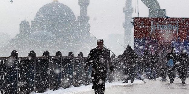 İstanbul'da süren kar yağışı artarak devam edecek