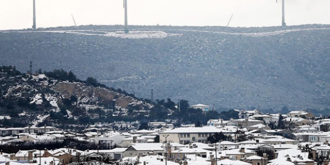 Alaçatı'ya kar yağdı