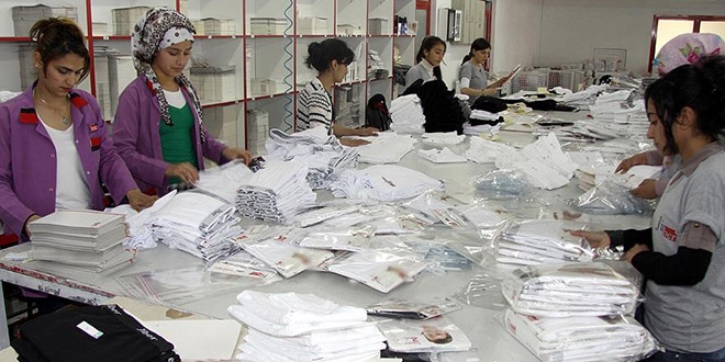 Kadının ekonomiye katılımı analiz ediliyor