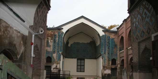 763 yıllık medrese 'taş kanseri' oldu