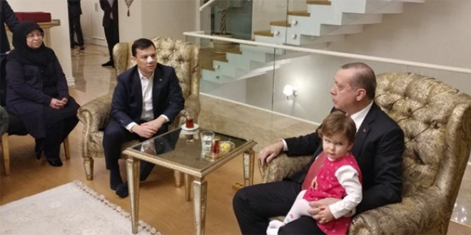 Erdoğan, burnu kırılan vekili ziyaret etti