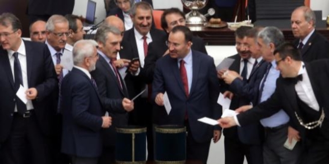 Teklifin altıncı maddesinin gizli oylamasına başlandı