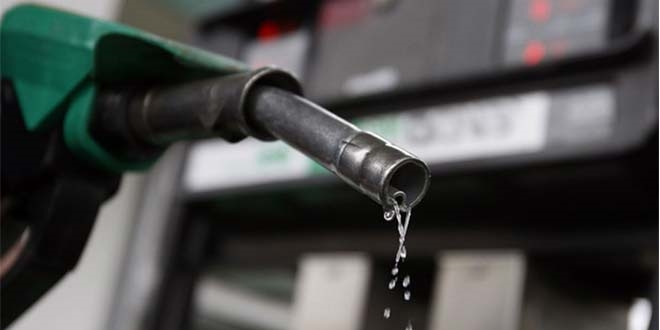 Benzine 15, motorine 13 kuruş zam yapıldı