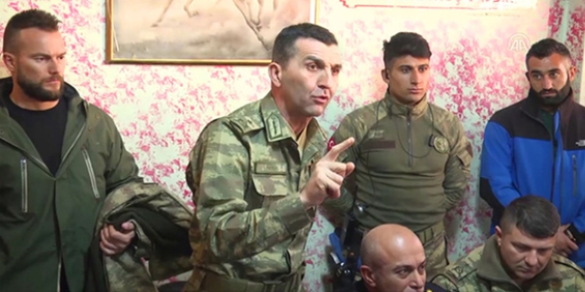 Hakkarili esnaf askere çarşı izni istedi, komutan kabul etti
