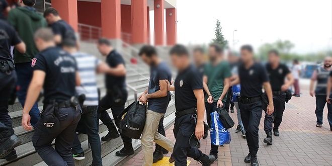 Manisa'da adliyeye sevk edilen 25 pheliden 13' tutukland