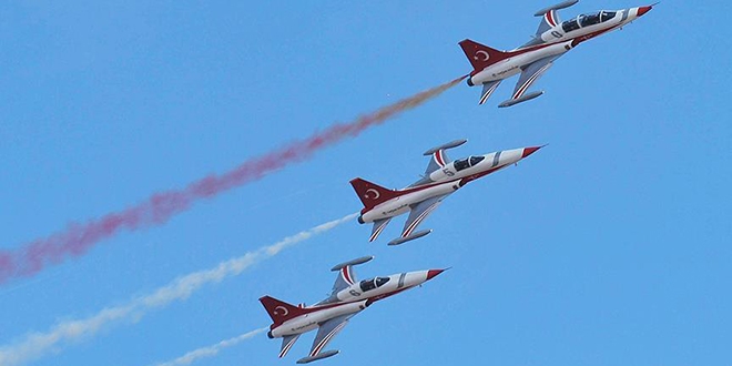 Akrobasi timleri komutanın emriyle yeniden uçacak