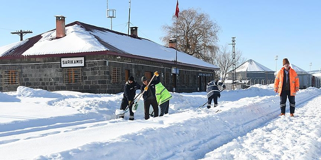 Demiryolu işçilerinin zorlu kış mesaisi