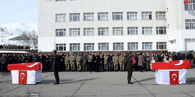Bitlis'te şehit askerler için tören düzenlendi
