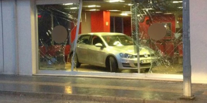 Fren yerine gaza bas�nca d�kkana girdi