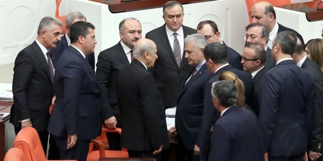 MHP lideri Bahçeli'ye 'geçmiş olsun' ziyareti
