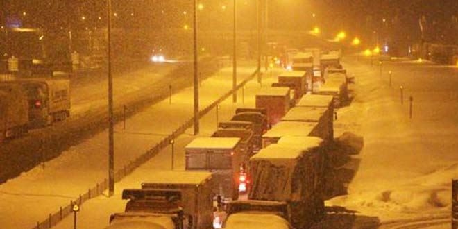 İstanbul'a kar geri döndü