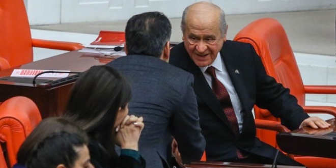 HDP sıralarından Bahçeli'ye 'geçmiş olsun'