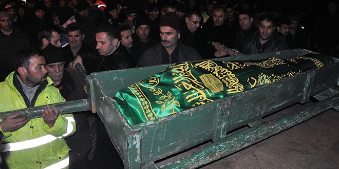 Maden ocağındaki göçükte ölen işçi toprağa verildi