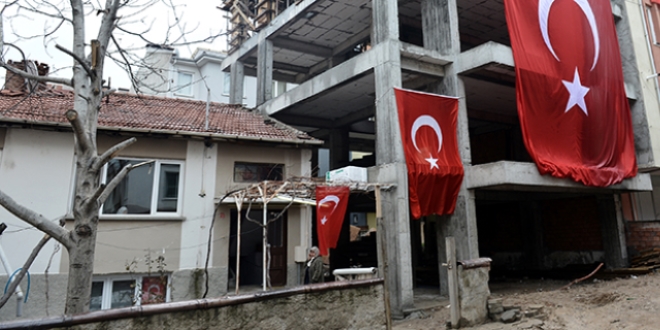 �ehit polis ��retmen olarak atanamay�nca polis olmu�