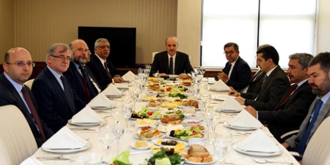 Kurtulmu�, RT�K �yeleriyle bir araya geldi