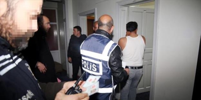 Gaziantep'te 300 polisin kat�l�m�yla huzur operasyonu