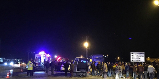 Sakarya'da minibs ile otomobil arpt: 8 yaral