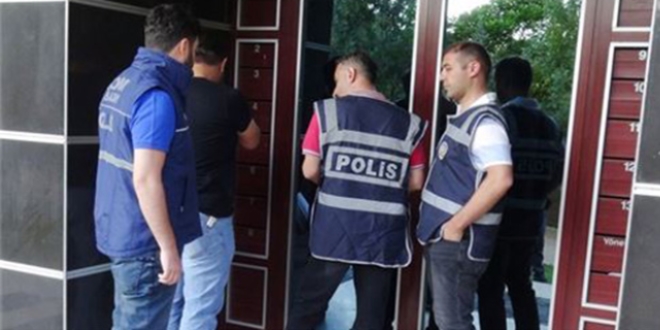 FETÖ tutuklusunun deposunda askeri haritaların olduğu kitap bulundu