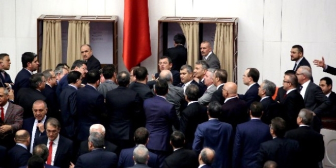 Meclis'te usul tartışması yaşandı