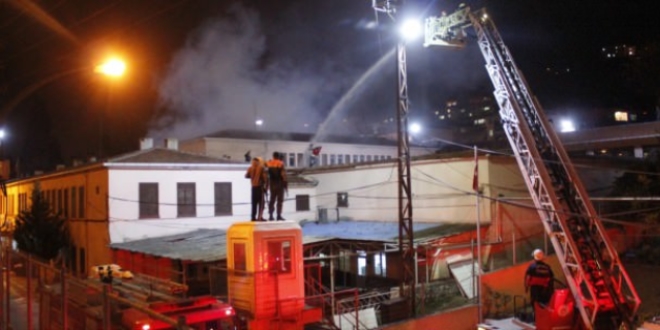 Adana'daki cezaevi yangınında 5'i kamu görevlisi 11 kişi hastaneye kaldırıldı