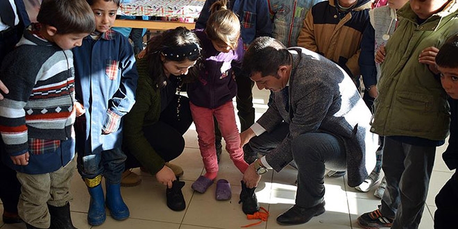 Kayyum, bin 400 öğrenci ve aileye yardımda bulundu
