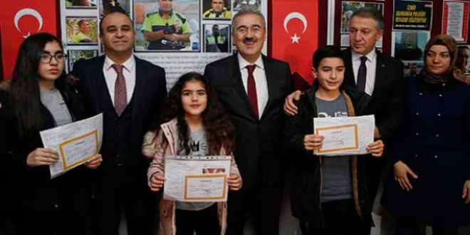 Şehit polis memuru Sekin'in çocukları karnelerini aldı