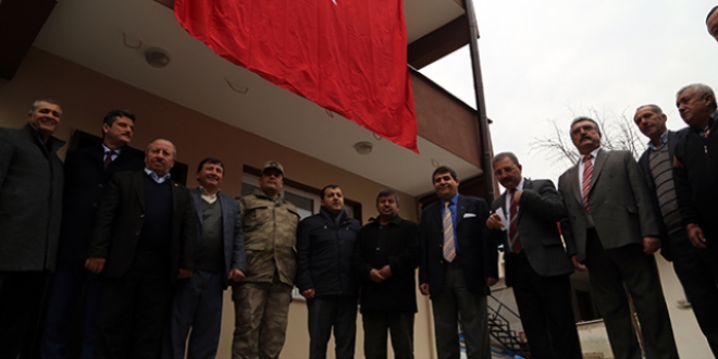 Devletten şehit ailesine iki katlı ev