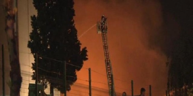 �mraniye'de geri d�n���m depolama alan�nda yang�n