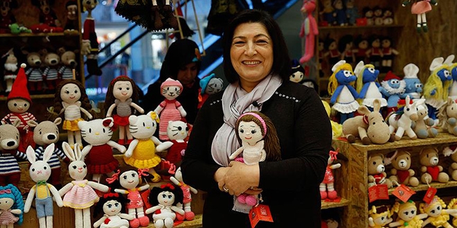 Örgü bebekler gelir kapıları oldu