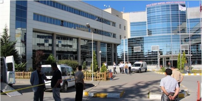 Hastane'de 'eşimle konuşacağım bahanesiyle' soyuldu