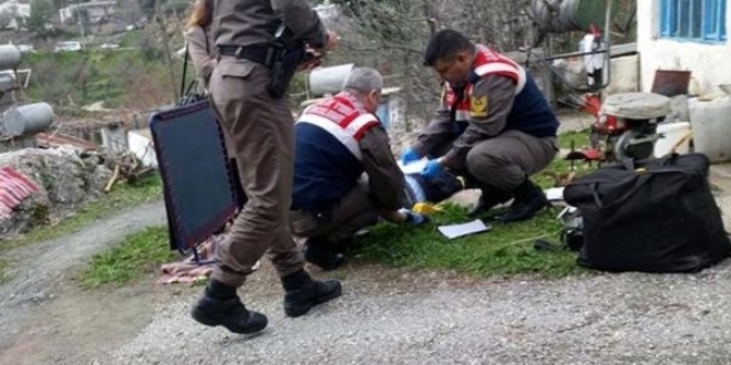 Evinin bahçesine gelen kuşları avlarken kendini öldürdü