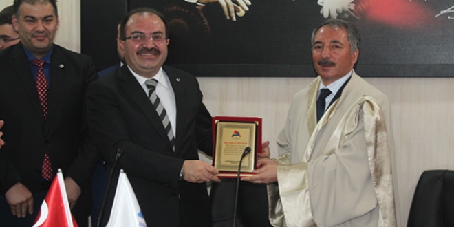 A�r� �brahim �e�en �niversitesinde, rekt�rl�k devir teslim t�reni