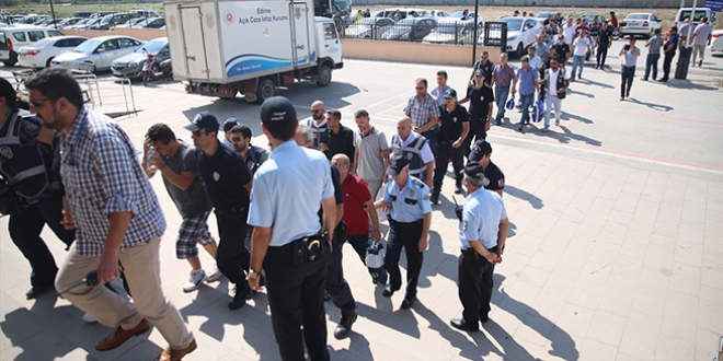 Ankara'da ihra edilen 15 belediye personeli tutukland