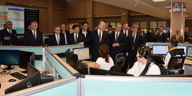 Bakan, 112 Acil Çağrı Merkezi'nde incelemelerde bulundu