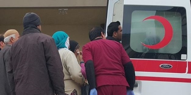 Kolunu gübre serpme makinesine kaptırdı